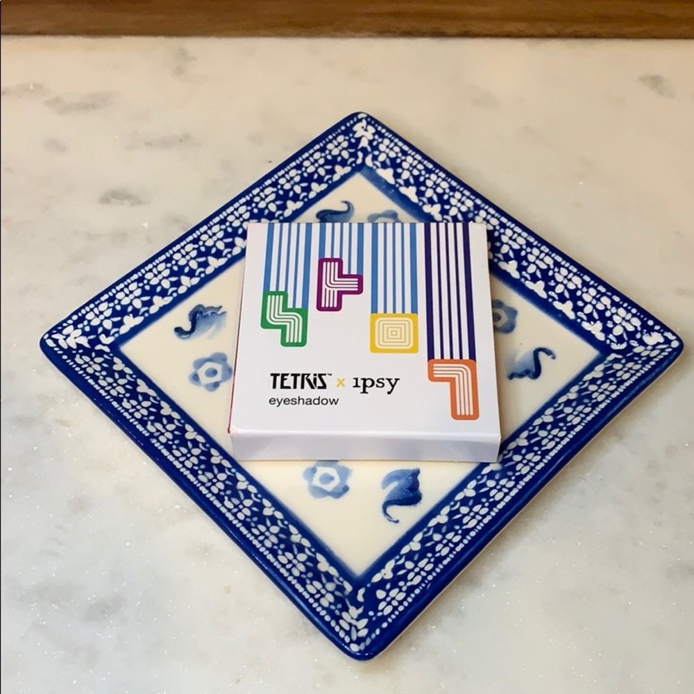 5 for $15: Tetris x Ipsy Eyeshadow (Top Out)